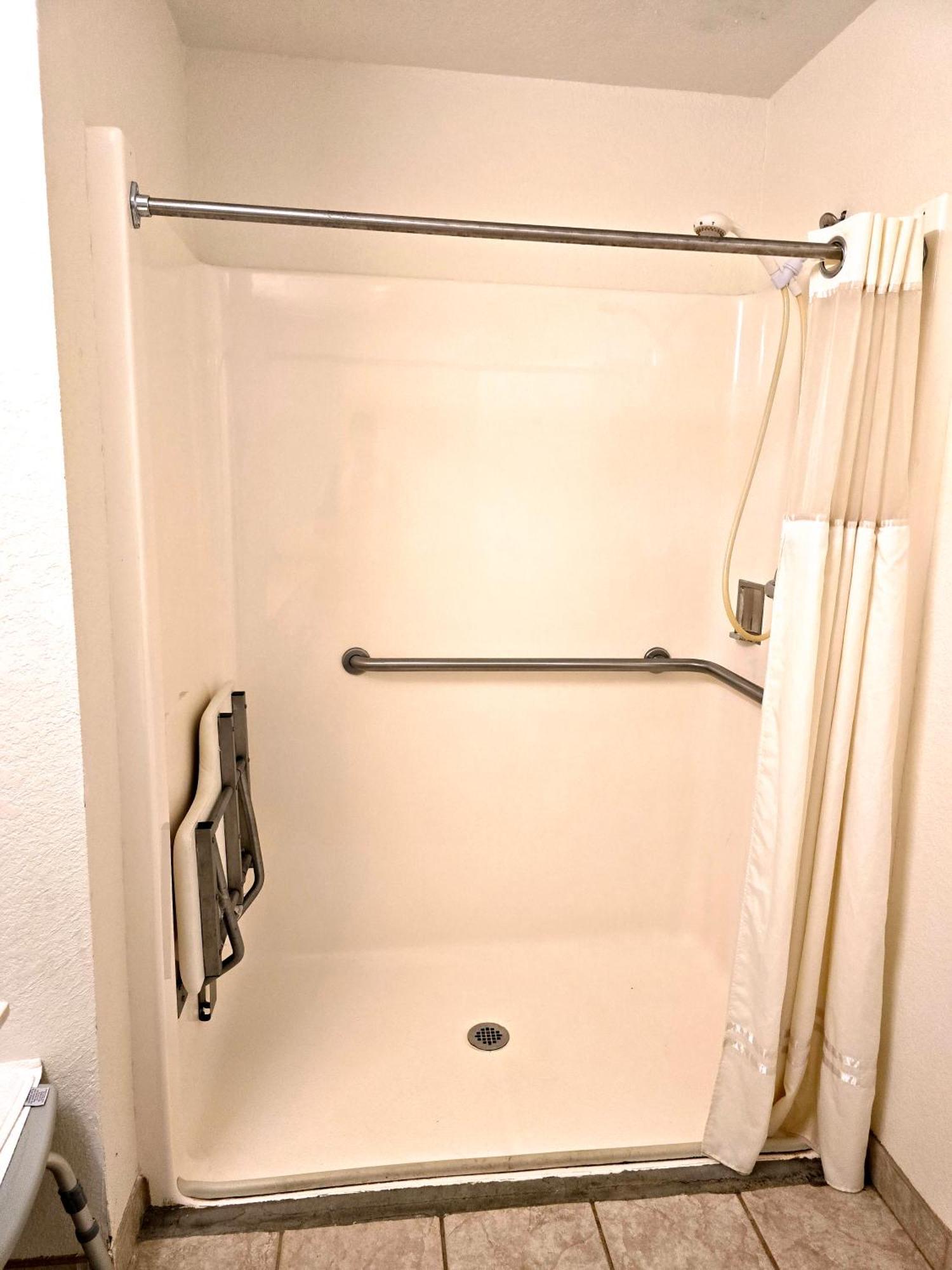 Garden Inn And Suites Near Callaway Gardens Pine Mountain ภายนอก รูปภาพ