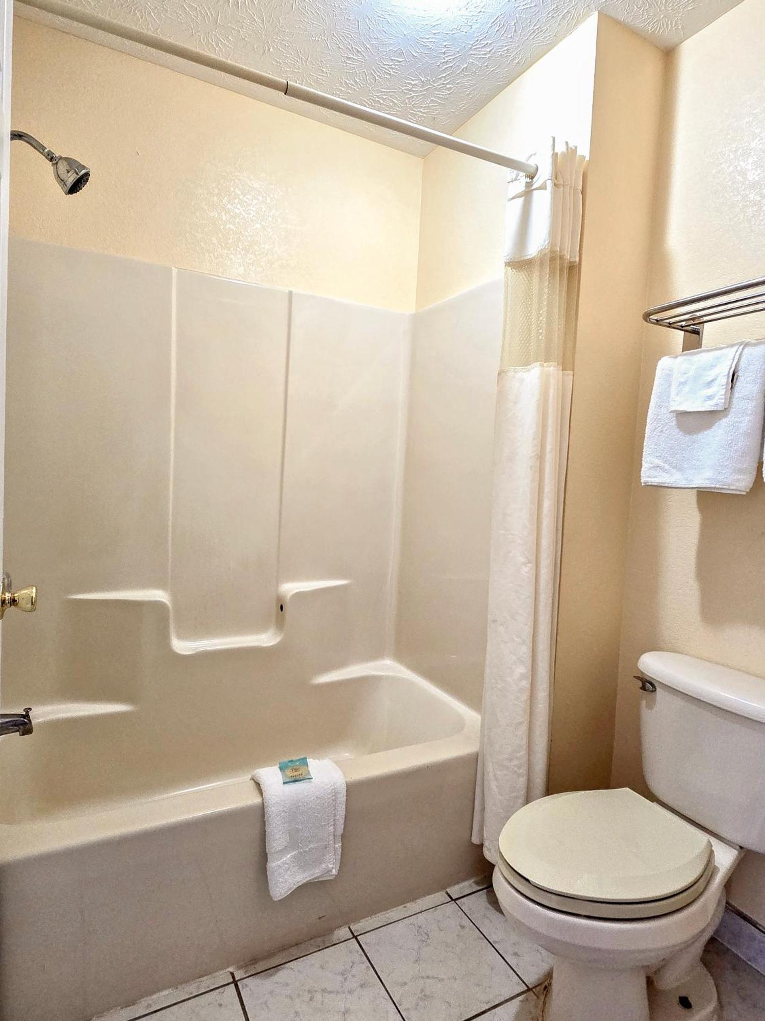 Garden Inn And Suites Near Callaway Gardens Pine Mountain ภายนอก รูปภาพ