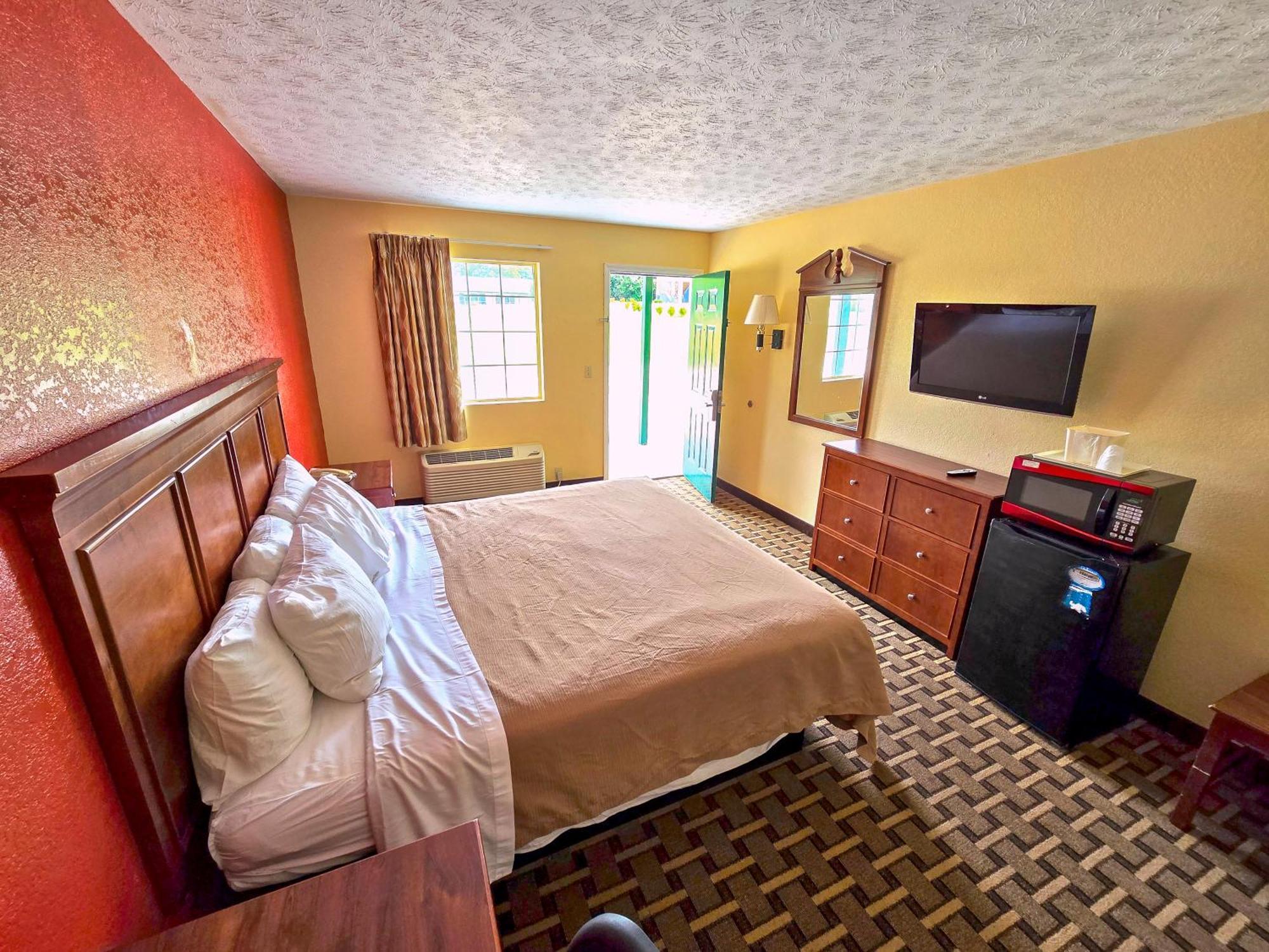 Garden Inn And Suites Near Callaway Gardens Pine Mountain ภายนอก รูปภาพ