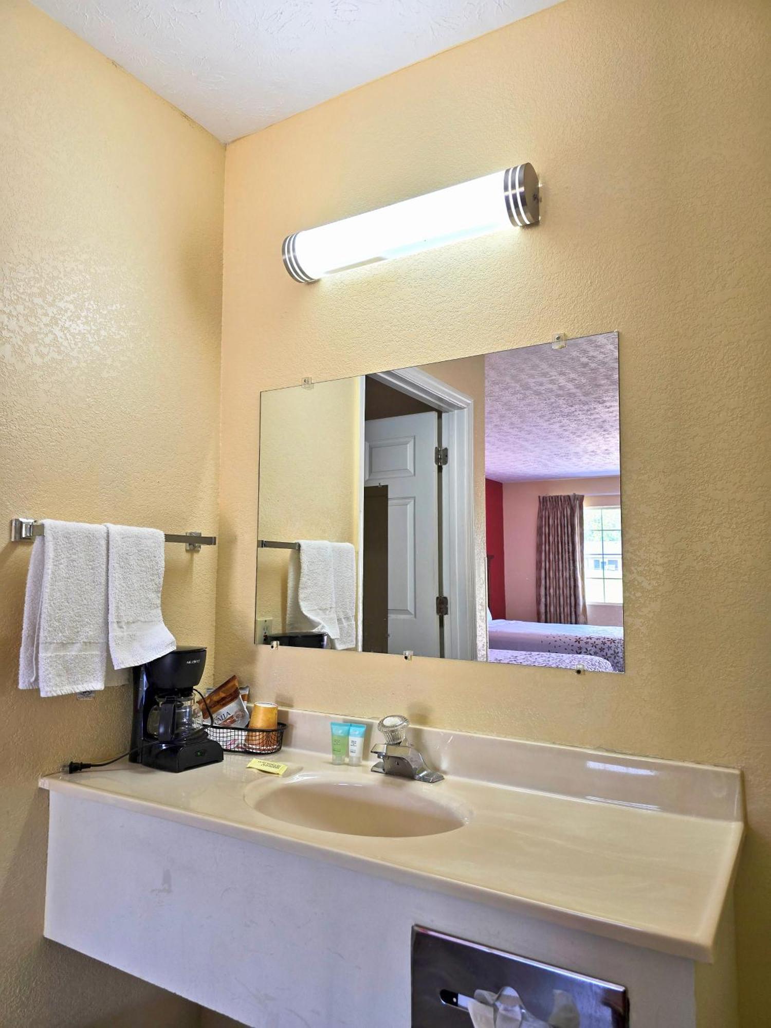 Garden Inn And Suites Near Callaway Gardens Pine Mountain ภายนอก รูปภาพ