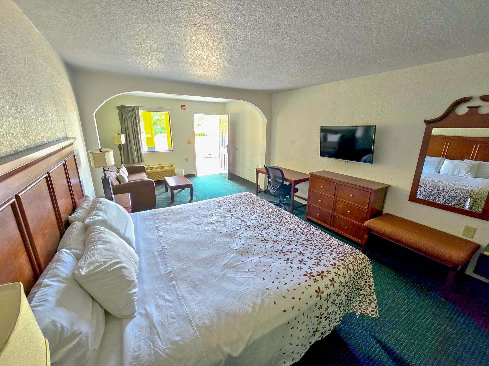 Garden Inn And Suites Near Callaway Gardens Pine Mountain ภายนอก รูปภาพ
