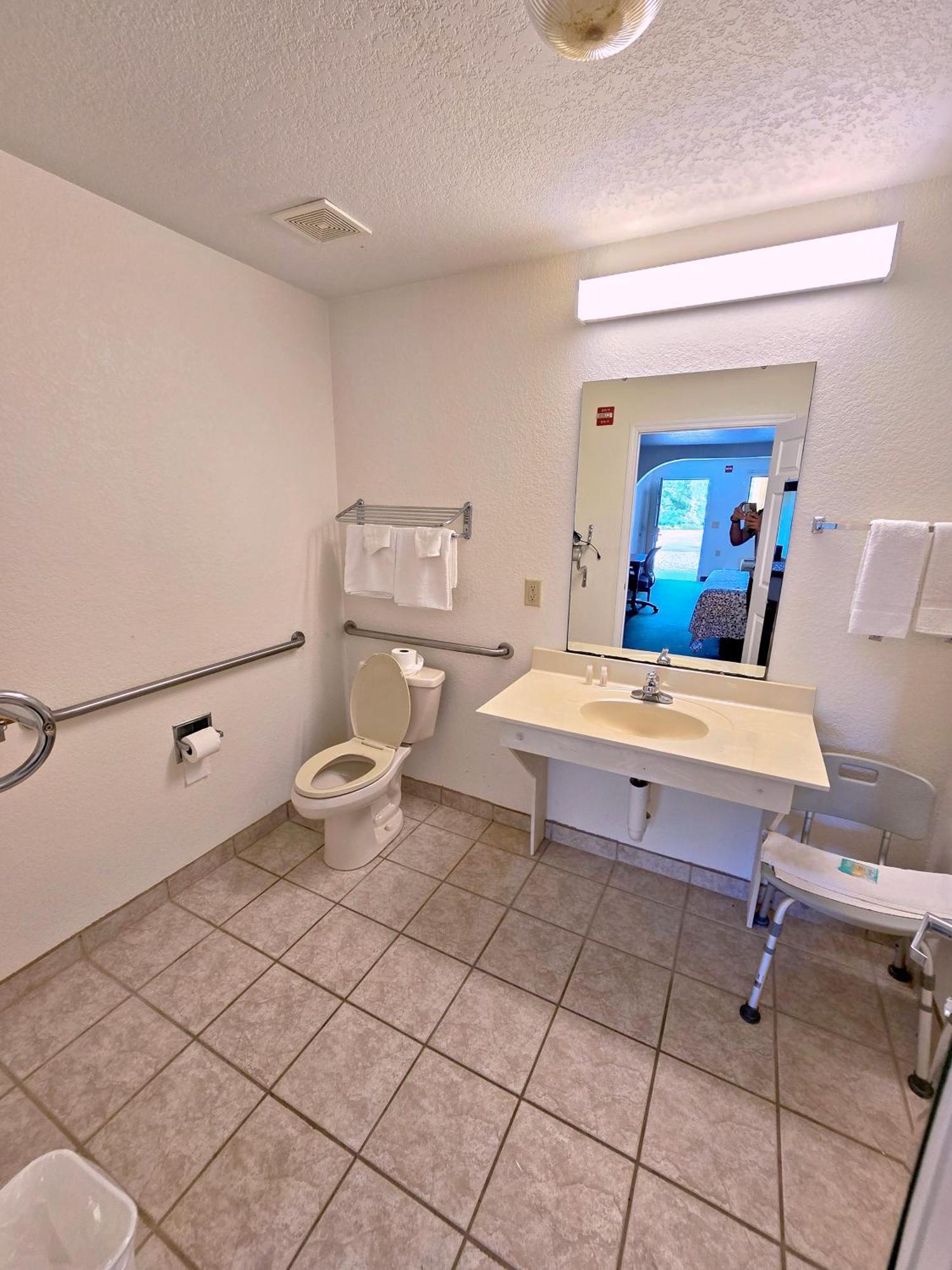 Garden Inn And Suites Near Callaway Gardens Pine Mountain ภายนอก รูปภาพ
